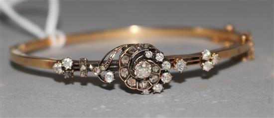 An Edwardian gold and diamond bracelet 6.5cm.